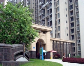 【上城成都花园4-3-11**】德国威能明装暖气片安装施工