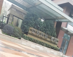 【中铁西城西苑1-2-***】德国威能明装暖气片安装施工