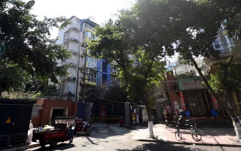 【望园居3-3-**号】德国威能明装暖气片安装施工