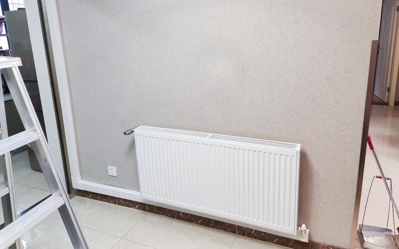 【红城小区4栋10楼---号】德国威能明装暖气片安装施工