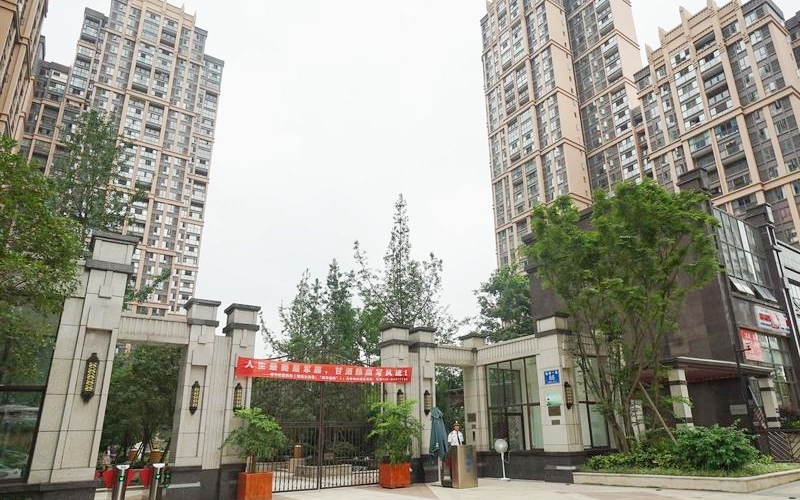 【优品尚东三期1-1-***】德国威能明装暖气片安装施工