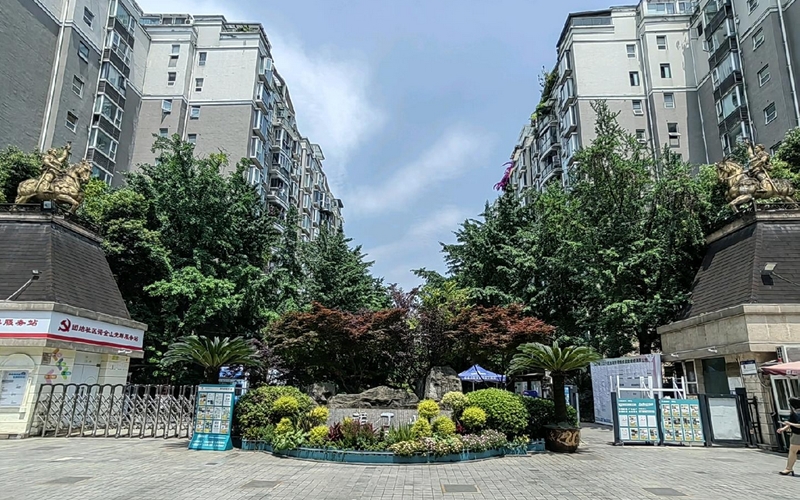 【蓝光诺丁山9-1-***】德国威能暗装暖气片安装施工