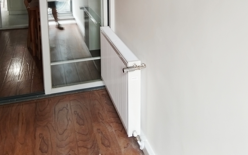 【金沙鹭岛二期1-3-1---】德国威能明装暖气片安装施工