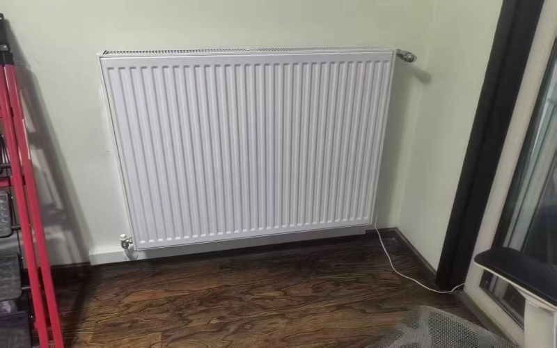 【尚东美林三期1-2-x01】明装暖气片施工